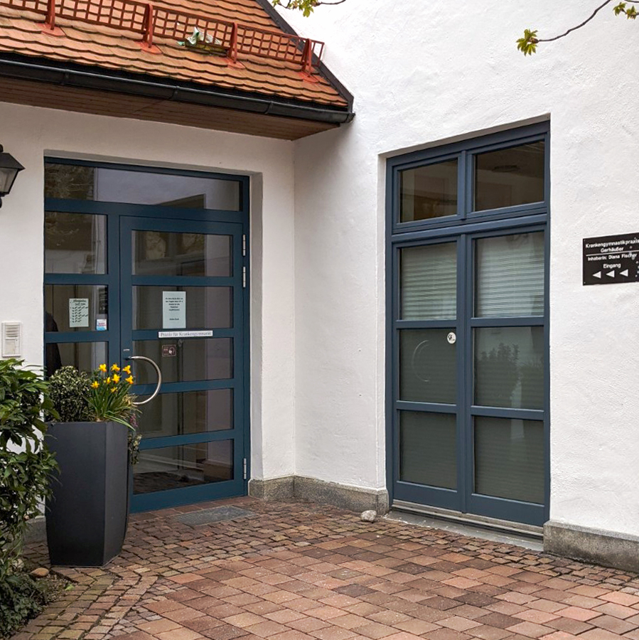 Eingang zur Praxis Physiotherapie Fischer